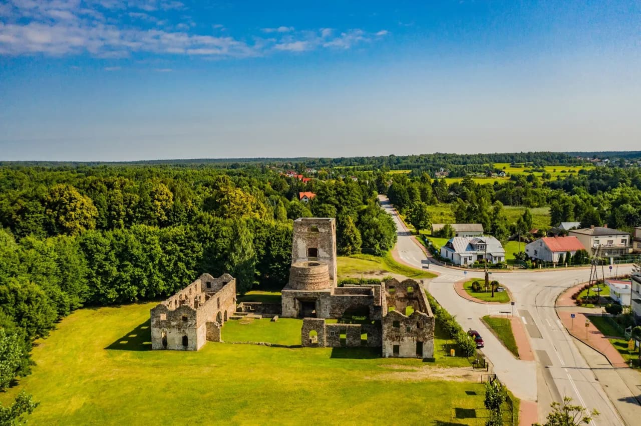 Zagnańsk atrakcje, które zaskoczą każdego turystę i odkryją piękno regionu
