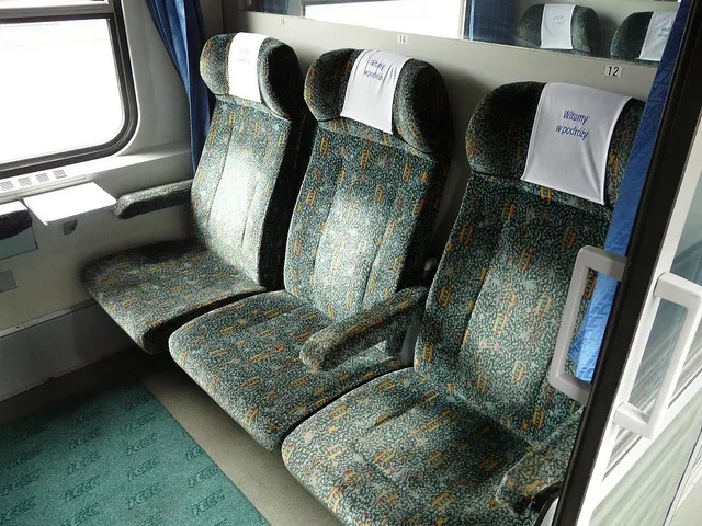 Jak dojechać do Uniejowa pociągiem? Sprawdź najlepsze opcje transportu