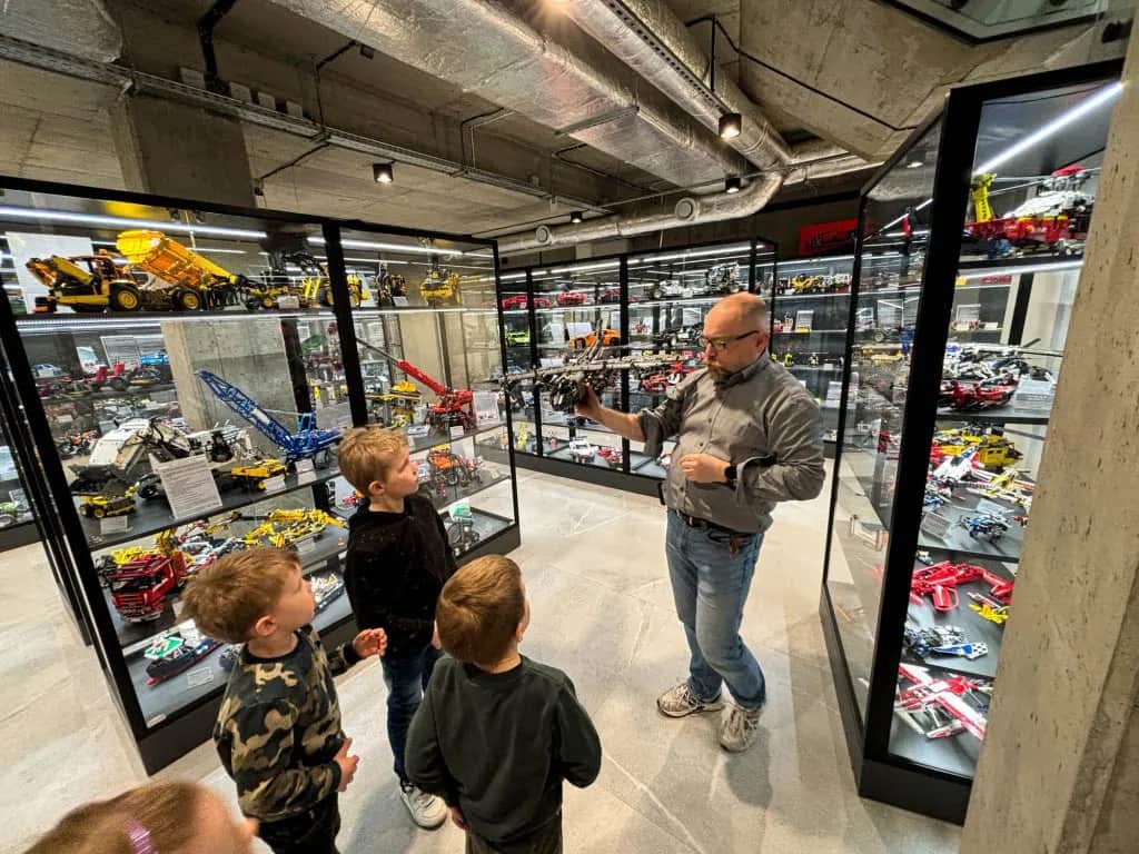Oto zaskakujący świat klocków na wystawie LEGO w sercu Krakowa