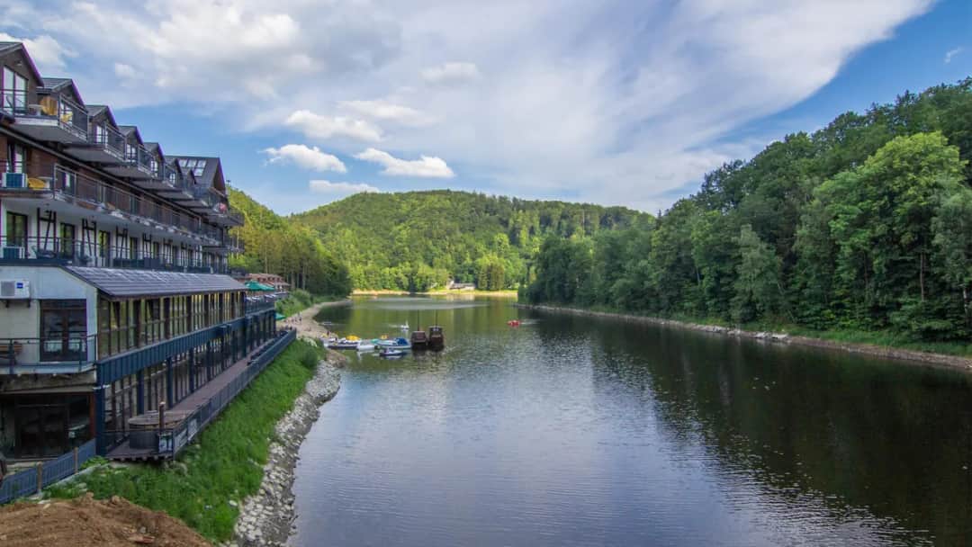 Jezioro Bystrzyckie zaskoczy Cię tymi 7 nieoczywistymi atrakcjami!