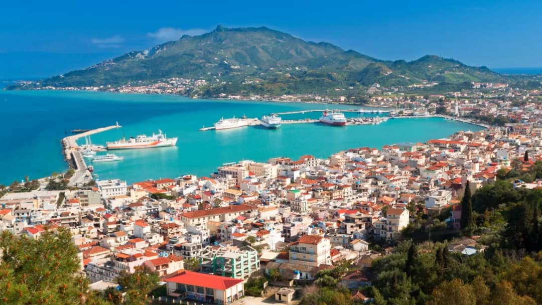 Ile trwa lot z Katowic na Zakynthos? Sprawdź czas przelotu i opóźnienia