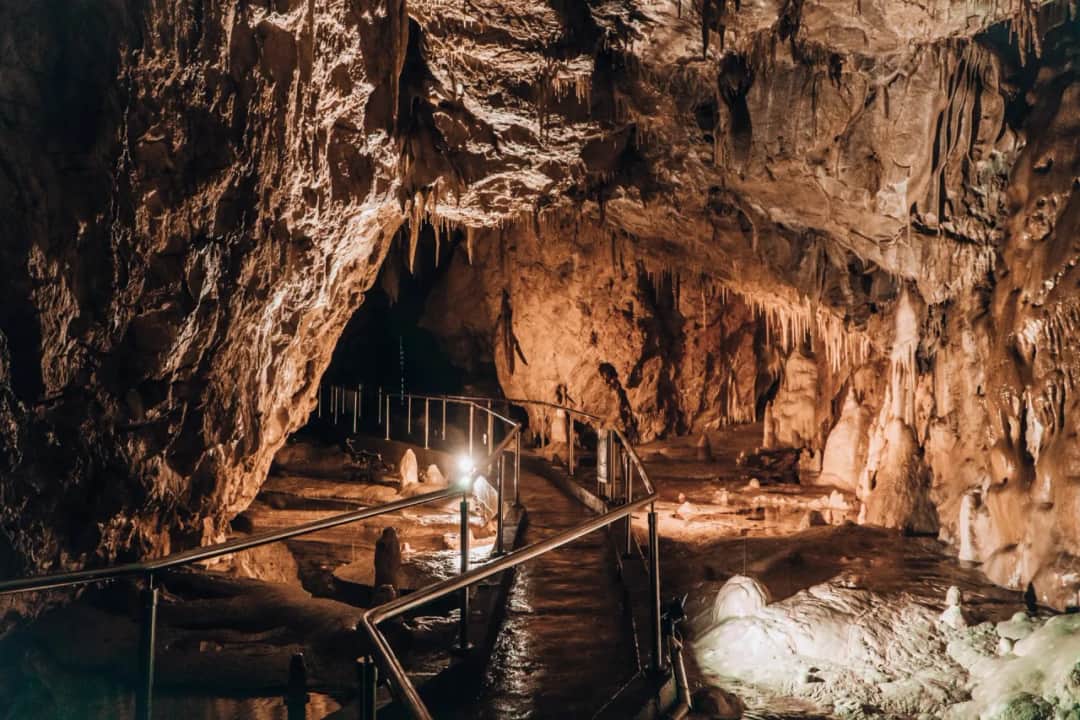 Czy Jaskinia Niedźwiedzia to najciekawsza grota w Polsce? 5 faktów