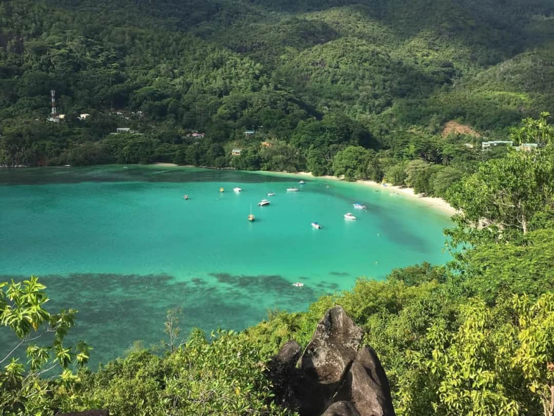 Ile kosztuje lot na Seszele: sprawdzone ceny i przydatne porady lotnicze
