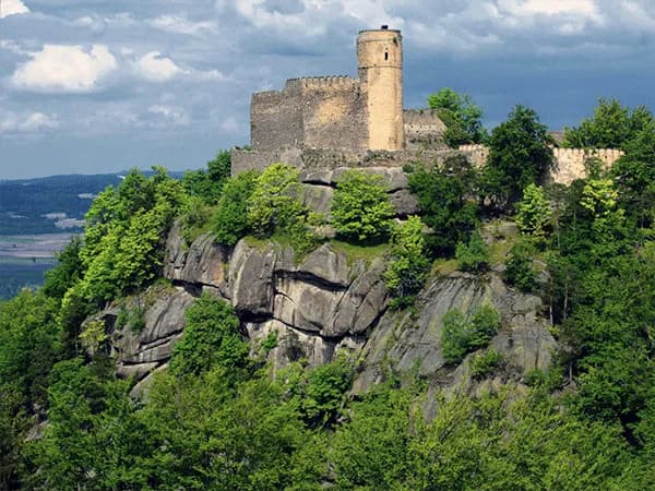 Oto 3 perły architektury obronnej w okolicy Karpacza. TOP zamki!