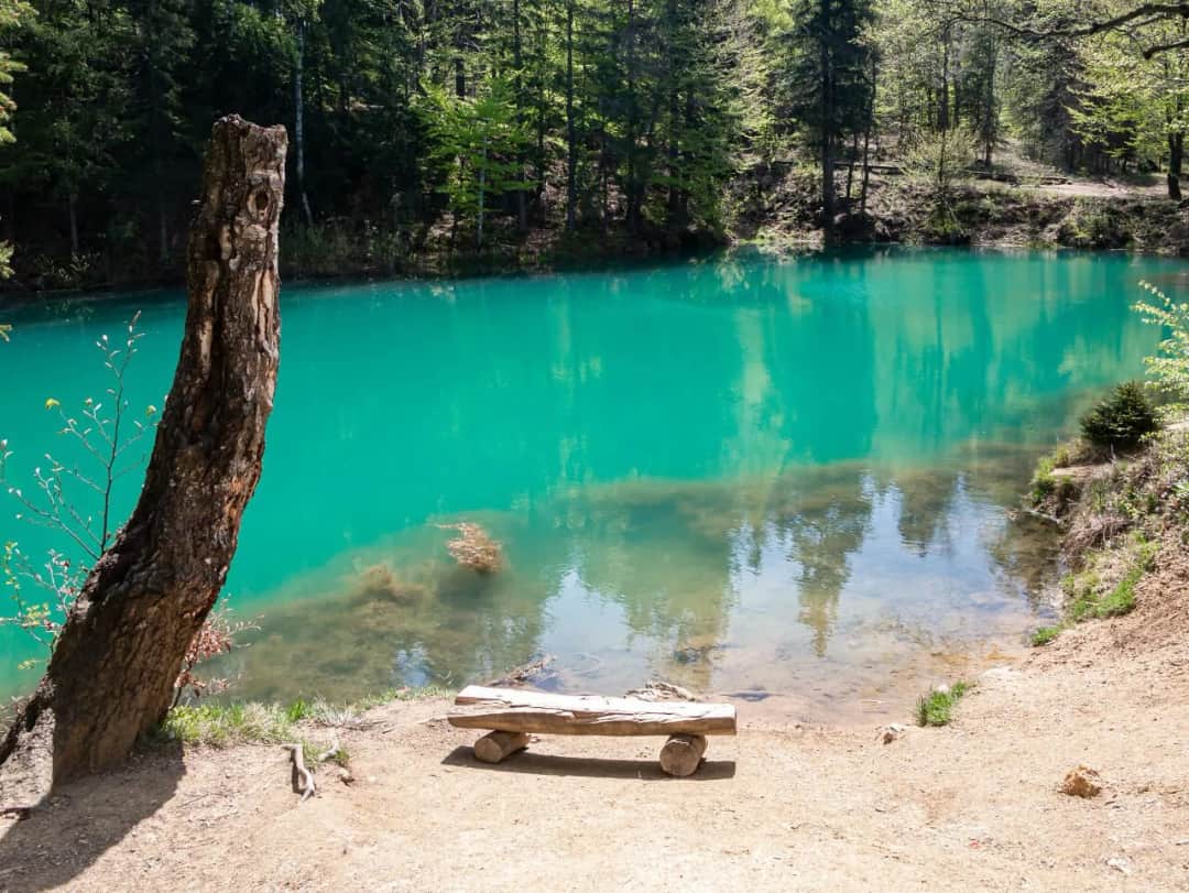 Jak kolorowe są Jeziorka w Rudawach Janowickich? Oto cud natury